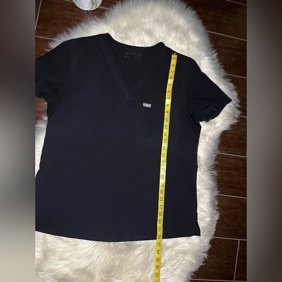 FIGS Slim Catarina One-Pocket Scrub Top in Black Size large - Picture 5 of 5